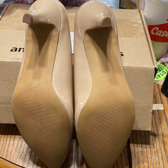 Amazon Essentials Women's Round Toe Medium Heel Pump Size 10 - Picture 2 of 6